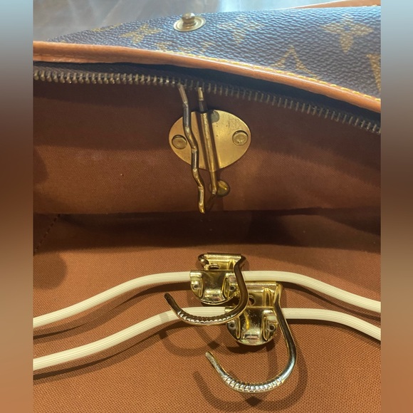 Louis Vuitton Monogram Garment Cover M23522 - Picture 10 of 12